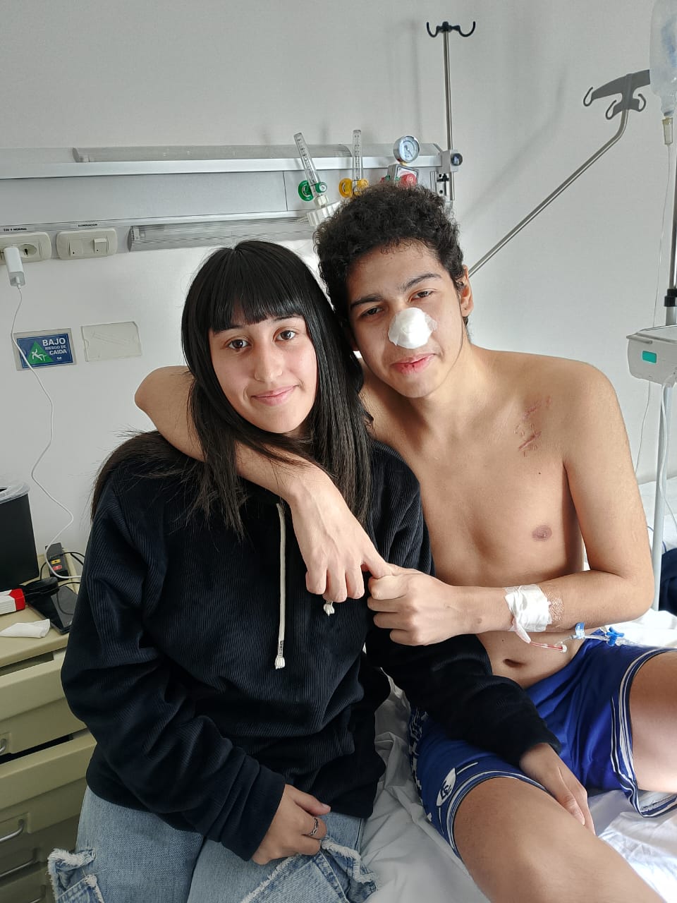  Su novia visitó a Pablo en su cumpleaños.