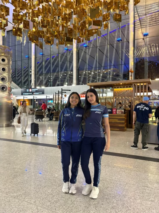  Abril con su compañera de categoría, Giuliana Scamarda.