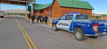 Dos hombres de Chile ingresaron ilegalmente a Santa Cruz, fueron atrapados y deportados Dos hombres de Chile ingresaron ilegalmente a Santa Cruz, fueron atrapados y deportados