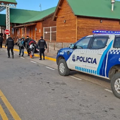 Dos hombres de Chile ingresaron ilegalmente a Santa Cruz, fueron atrapados y deportados Dos hombres de Chile ingresaron ilegalmente a Santa Cruz, fueron atrapados y deportados