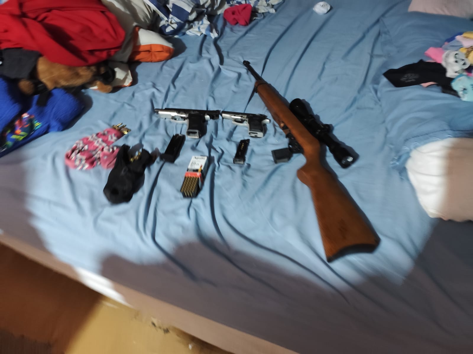  Algunas de las armas secuestradas en los procedimientos del fin de semana. FOTO: POLICÍA SANTA CRUZ