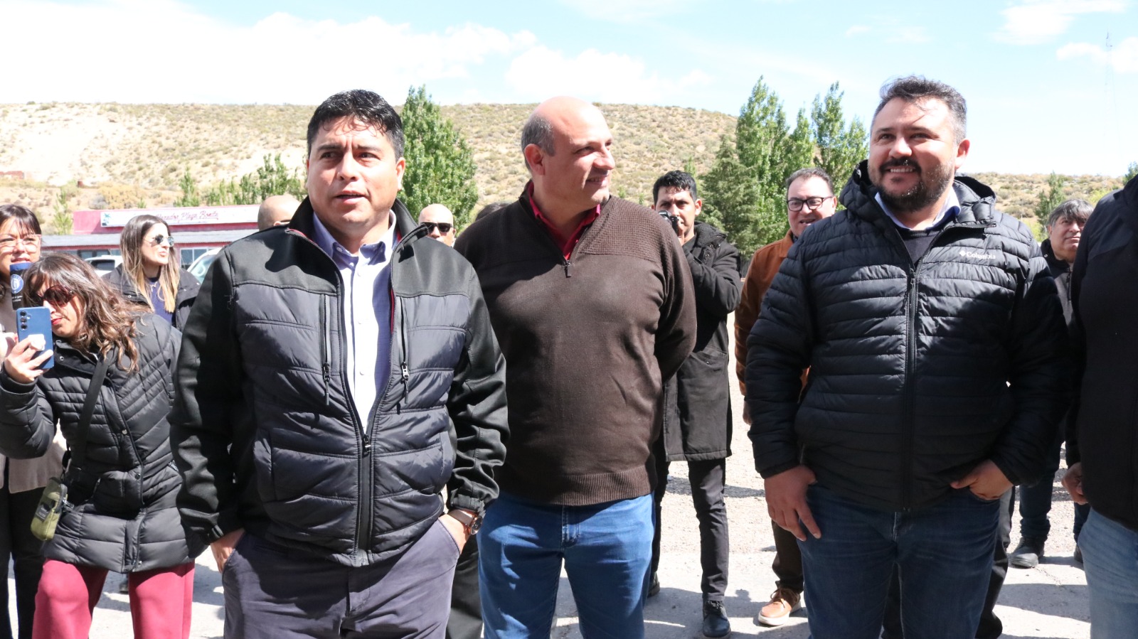  La recorrida del gobernador junto al intendente de Caleta Olivia, Pablo Carrizo y el titular de Vialidad Provincial, Julio Bujer. FOTO: TAMARA MORENO/LOA