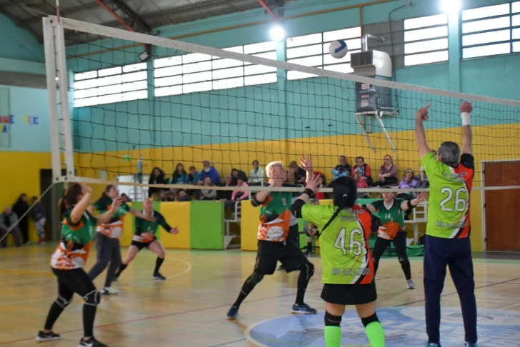 Proponen declarar al newcom como deporte oficial en Santa Cruz