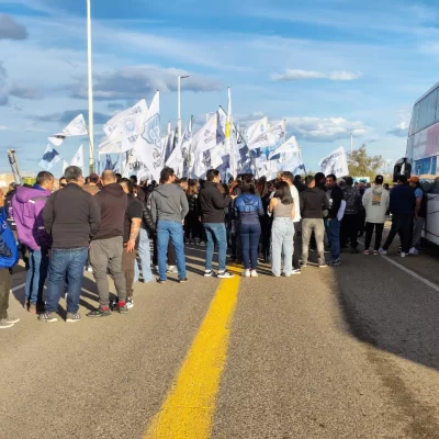 Daniel Álvarez realizó su cierre de campaña en Pico Truncado Daniel Álvarez realizó su cierre de campaña en Pico Truncado
