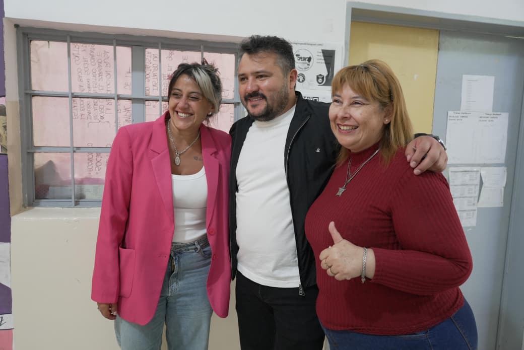  La senadora nacional por Santa Cruz, Natalia Gadano, acompañó al intendente Pablo Carrizo a emitir su sufragio.