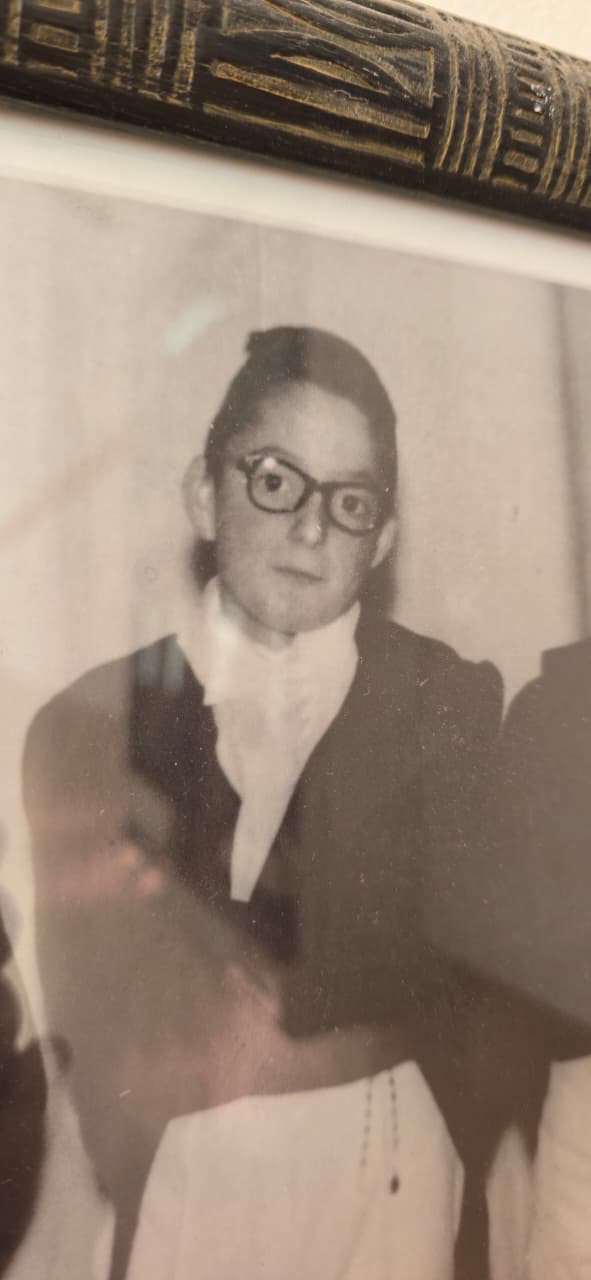 La emoción de la sobrina de Néstor Kirchner al reconocer a su tío en la pared de la escuela N° 1