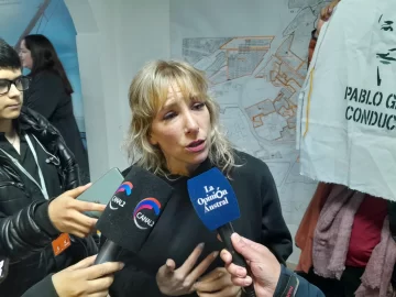 “Hoy Santa Cruz se pone de pie”: la celebración de Moira Lanesan Sancho en el búnker de Fuerza Santacruceña “Hoy Santa Cruz se pone de pie”: la celebración de Moira Lanesan Sancho en el búnker de Fuerza Santacruceña