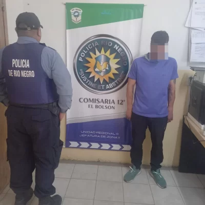 Detuvieron en El Bolsón a un santacruceño que intentó atacar a su pareja con un cuchillo: tenía pedido de captura vigente Detuvieron en El Bolsón a un santacruceño que intentó atacar a su pareja con un cuchillo: tenía pedido de captura vigente