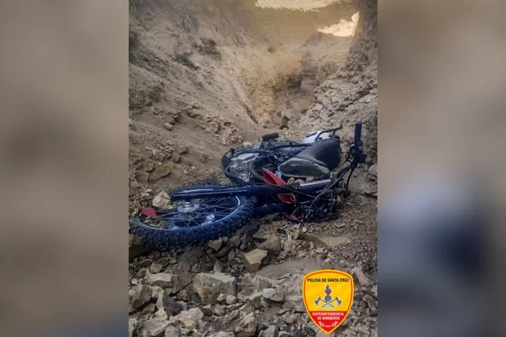 Motociclista se accidentó en el Cañadón Misioneros y fue auxiliado por bomberos