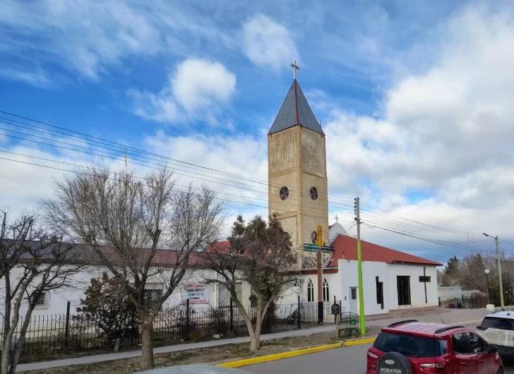  Con gestos sencillos y un mensaje de amor evangélico, el padre Raúl Domínguez invita a reencontrarse con la fe que sana y renueva.