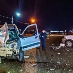 Violento choque frontal en cerca del ingreso al barrio Ayres Argentinos