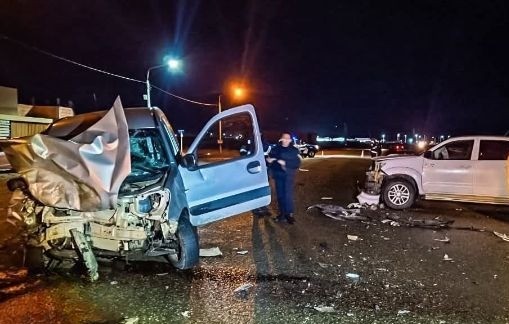 Violento choque frontal en cerca del ingreso al barrio Ayres Argentinos