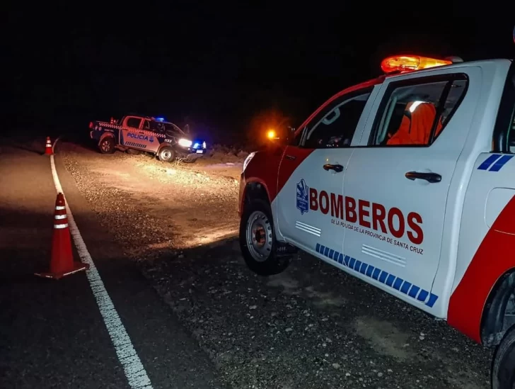  Móviles de Policía y de Bomberos en el lugar del hecho. FOTO: POLICÍA SANTA CRUZ
