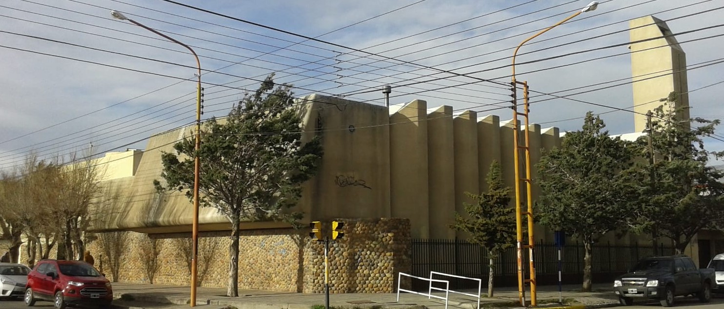  Parroquia Sagrada Familia (Hipólito Yrigoyen 835, Pico Truncado)