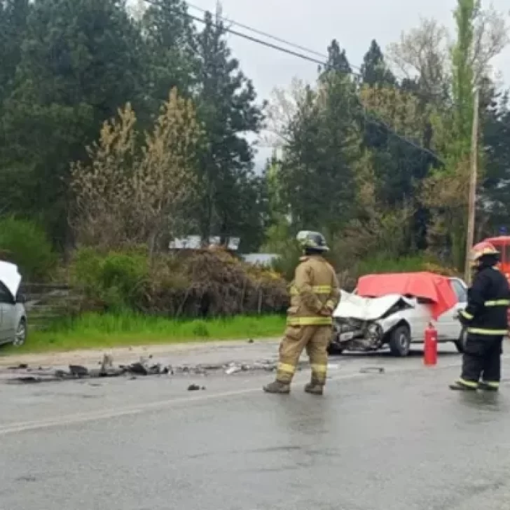 Tragedia cerca de Lago Puelo: mujer murió en un choque mientras viajaba con su hija Tragedia cerca de Lago Puelo: mujer murió en un choque mientras viajaba con su hija