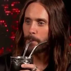 Jared Leto probó un mate durante la promoción de una película y se hizo viral: “Argentina es un gran lugar”