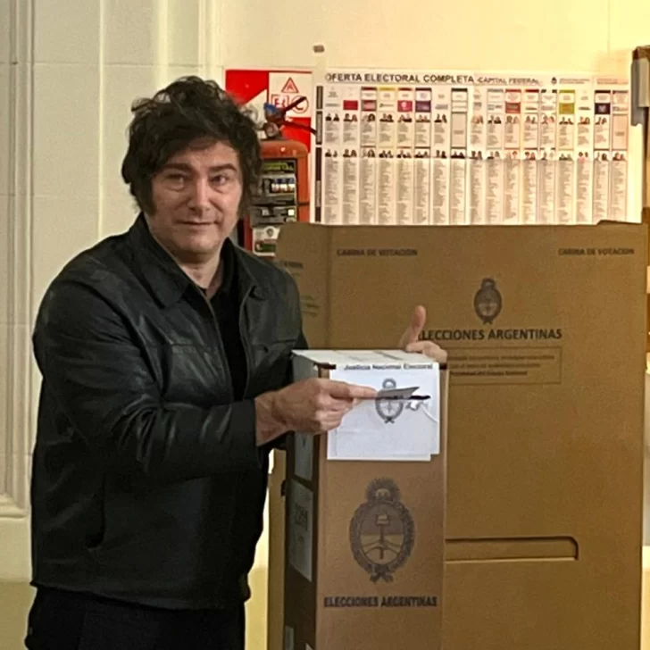 Elecciones 2025. Sin declaraciones, Javier Milei votó acompañado de su hermana Elecciones 2025. Sin declaraciones, Javier Milei votó acompañado de su hermana