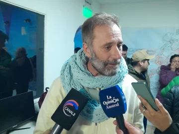 La emoción de Juan Carlos Molina tras imponerse en las elecciones 2025: “No ganó la mentira, ganó la gente” La emoción de Juan Carlos Molina tras imponerse en las elecciones 2025: “No ganó la mentira, ganó la gente”