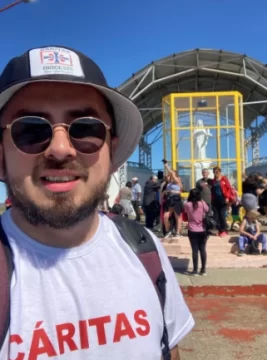 Juan “Chili” Obando emocionó con su reflexión en la 45ª peregrinación a la Virgen de Güer Aike Juan “Chili” Obando emocionó con su reflexión en la 45ª peregrinación a la Virgen de Güer Aike