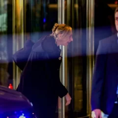 Karina Milei y su equipo aguardan los primeros resultados en el Hotel Libertador