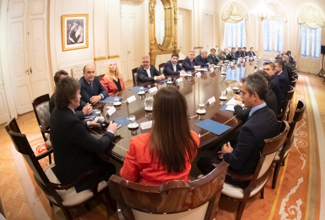 Milei recibirá a gobernadores en Casa Rosada tras su triunfo electoral