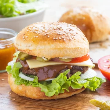 Receta de hamburguesas caseras: cómo preparar unos medallones de carne bien sabrosos