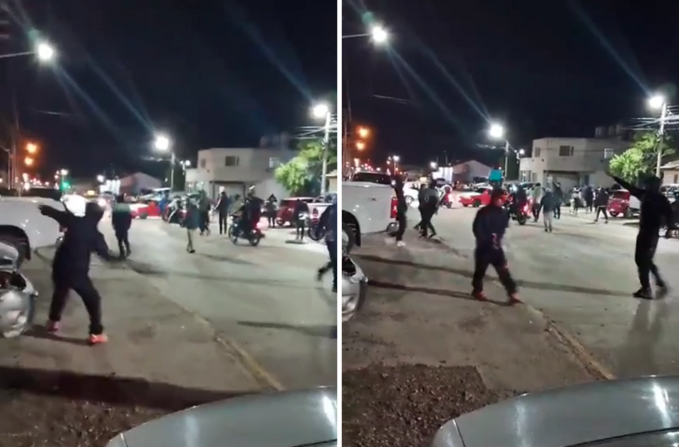  Así atacaban los jóvenes a los uniformados de la Comisaría Segunda.