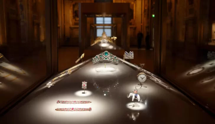 Robo cinematográfico en el Louvre de París: así se llevaron las joyas de Napoleón en solo siete minutos