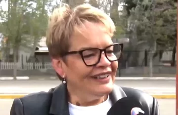 Emotivo momento: la esposa de Jorge Soloaga votó en Cañadón Seco en medio de una jornada cargada de recuerdos