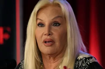 Susana Giménez viajó de urgencia a Miami y llegó en silla de ruedas: “Está operada” Susana Giménez viajó de urgencia a Miami y llegó en silla de ruedas: “Está operada”