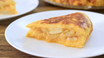 Tortilla de papas babé: la receta tradicional para cocinarla en su punto justo