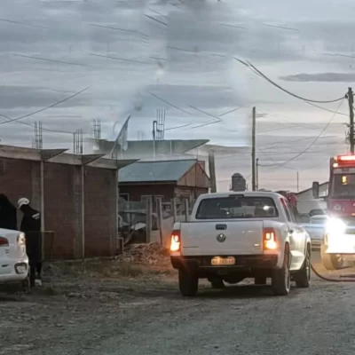 Un auto chocó contra un nicho de gas, provocó una pérdida y generó alarma en Las Heras