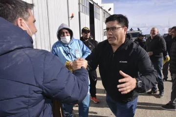 Claudio Vidal en la puesta a punto del predio de Santa Cruz Puede: “Hay que apostar a la industrialización de la provincia” Claudio Vidal en la puesta a punto del predio de Santa Cruz Puede: “Hay que apostar a la industrialización de la provincia”