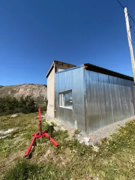 Una familia entregó un terreno usurpado de Servicios Públicos tras negociar con la Policía Una familia entregó un terreno usurpado de Servicios Públicos tras negociar con la Policía