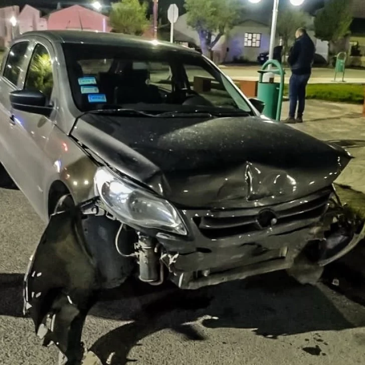 Importantes daños materiales tras choque cerca del cementerio de Río Gallegos