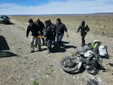 Un motociclista brasileño sufrió un accidente en la Ruta 40 y fue asistido cerca de Gobernador Gregores