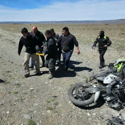 Un motociclista brasileño sufrió un accidente en la Ruta 40 y fue asistido cerca de Gobernador Gregores