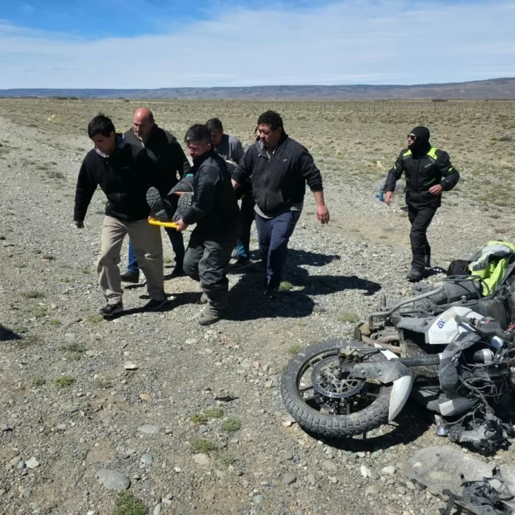 Un motociclista brasileño sufrió un accidente en la Ruta 40 y fue asistido cerca de Gobernador Gregores