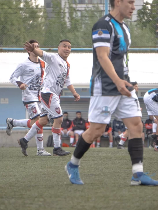  El goleador, Jonathan Jofré, volvió a convertir para el Lobo. FOTO: FOTOSLESCANO