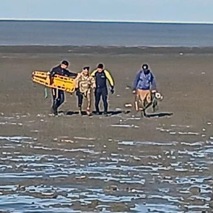 Quedó atrapado en la costanera de Río Gallegos mientras buscaba lombrices para pescar Quedó atrapado en la costanera de Río Gallegos mientras buscaba lombrices para pescar