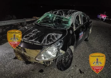 Remisero volcó en El Calafate y fue trasladado al hospital Remisero volcó en El Calafate y fue trasladado al hospital