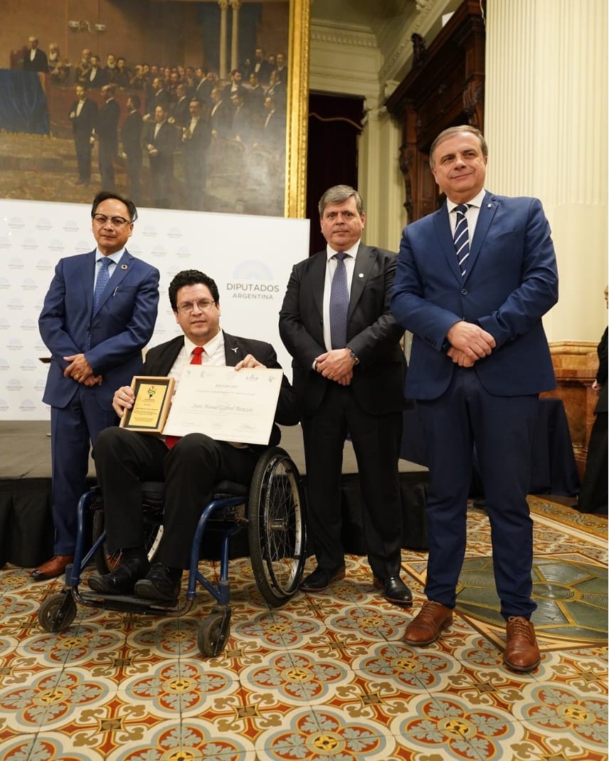  Otra de las distinciones entregadas por el vicegobernador Fabián Leguizamón.