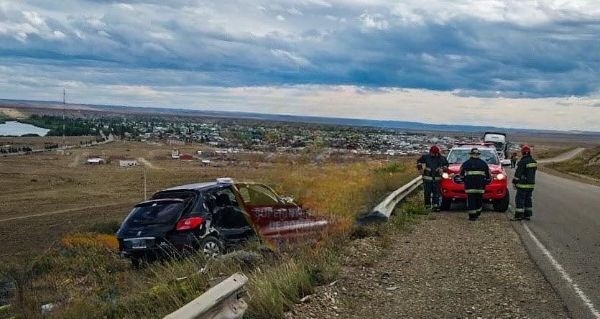 Despistó, destrozó el guardarraíl y quedó a la vera de la calzada, cerca de Piedra Buena