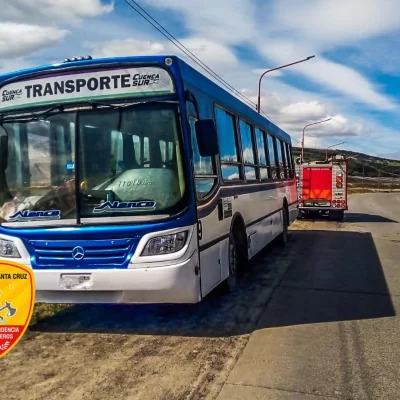 Alarma por aparente incendio en colectivo de línea cerca de Río Turbio