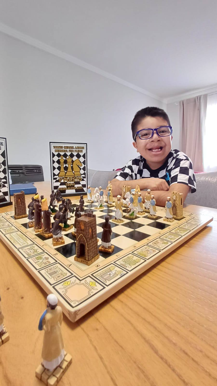 Caleb Mamani, campeón invicto Sub 16 en un nuevo torneo de ajedrez en Piedra Buena