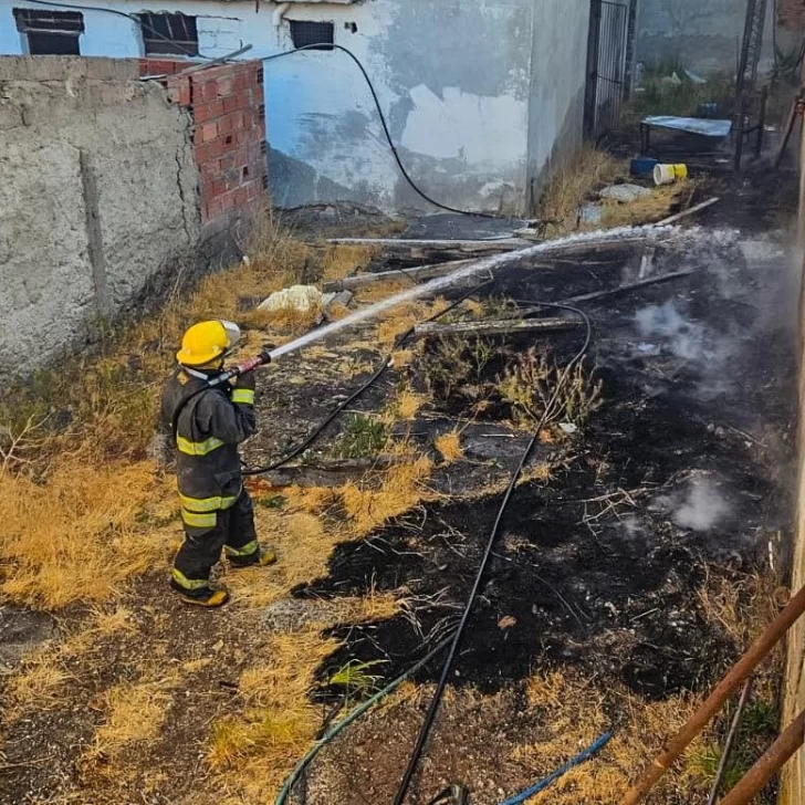 Rápida intervención evitó que un incendio de pastizales se expandiera en Pico Truncado