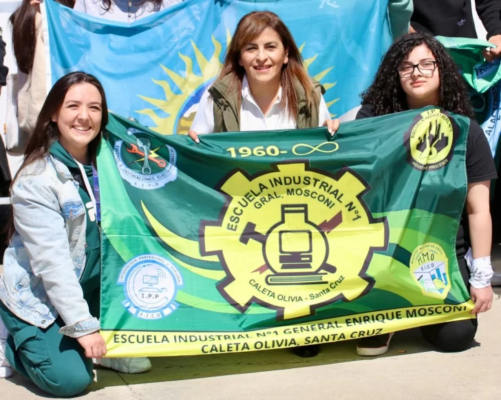  Rasgido y AMET despidieron a estudiantes que viajaron a capacitarse en una planta automotriz.