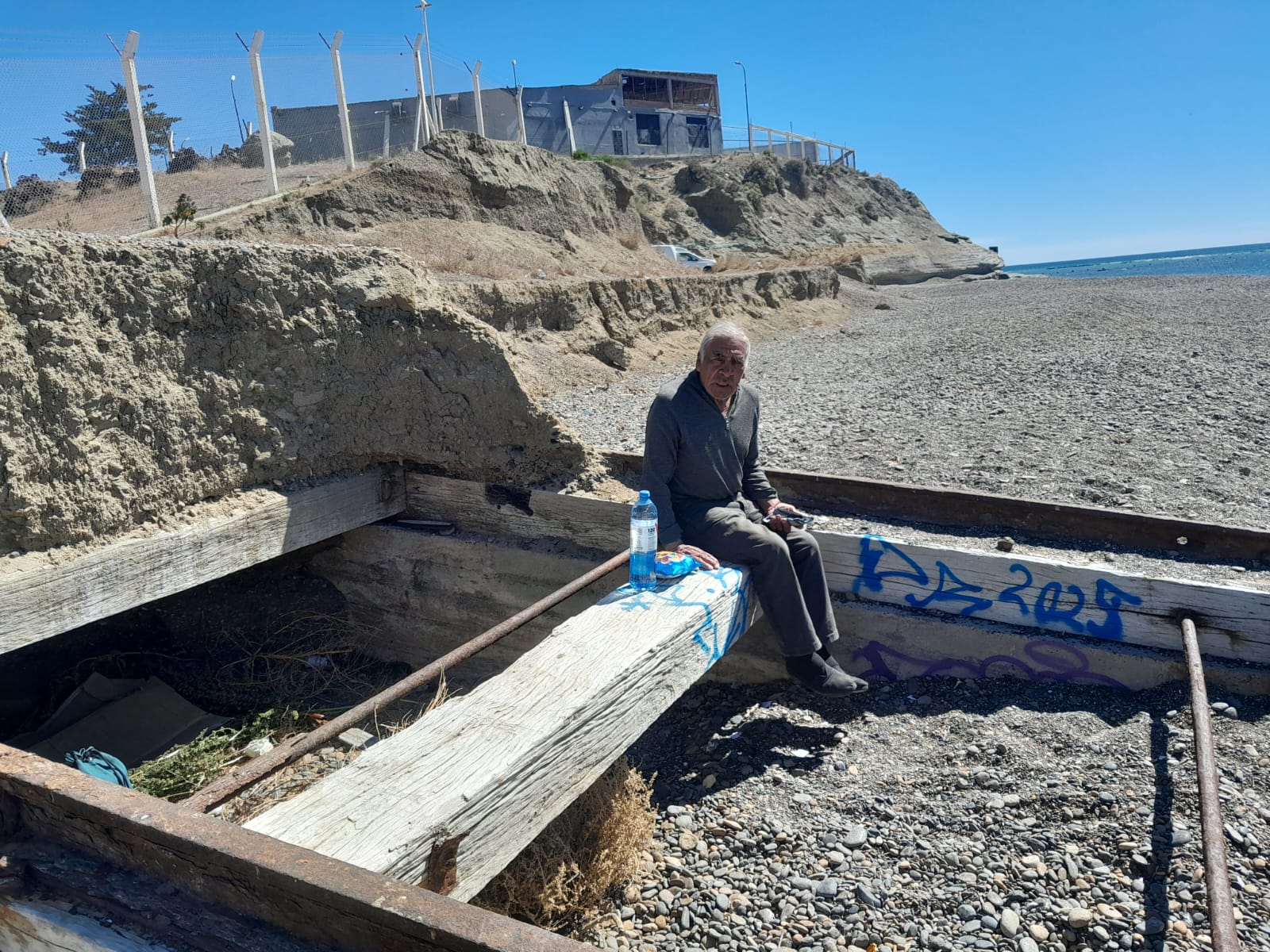  Fue marinero, camionero y cocinero rural. Nació en Santa Cruz y trabajó toda su vida. Hoy duerme a la intemperie, con una jubilación mínima.Foto: Tamara Moreno/La Opinión Austral.