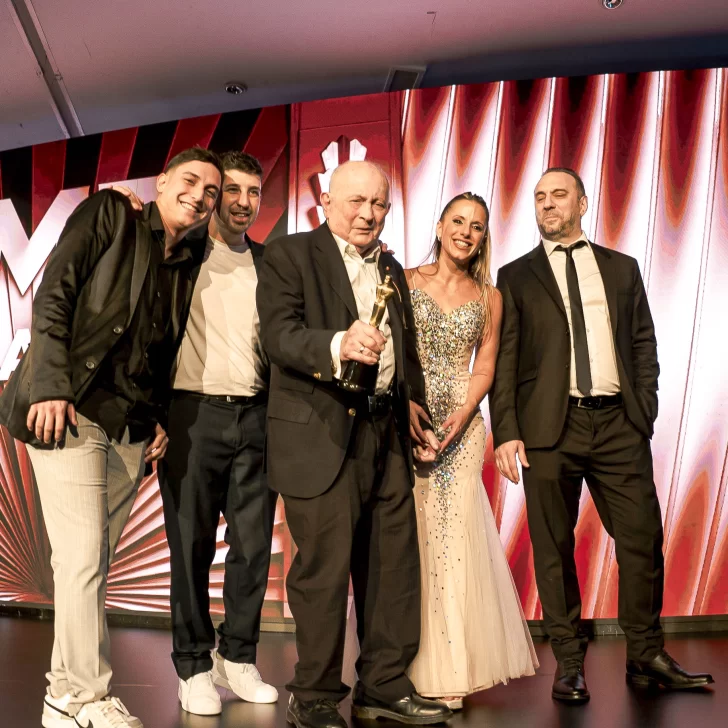 “Chiche” Gelblung fue uno de los ganadores de los Martín Fierro de Cable: “¡Gracias a Crónica…lo viejo funciona!” “Chiche” Gelblung fue uno de los ganadores de los Martín Fierro de Cable: “¡Gracias a Crónica…lo viejo funciona!”