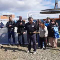 Homenaje a los tripulantes del ARA San Juan: Víctor Burgos recibió el sable del suboficial principal Walter Real